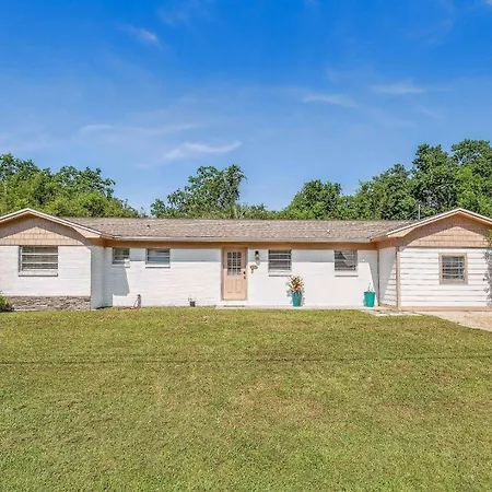 1133 Redwood Lane Villa